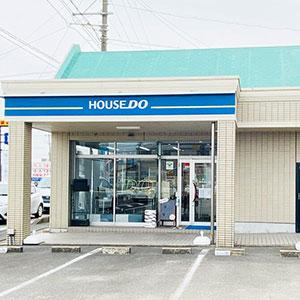 駐車場は店舗敷地内と第2駐車場がございます。車での来場もご安心ください。