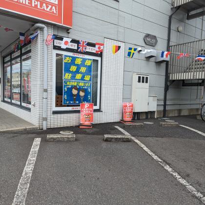 店舗横に駐車場もございます！ 駅までの送迎承ります！ お気軽にご来店ください！