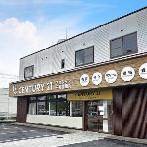 ウッド調の看板が目印です！