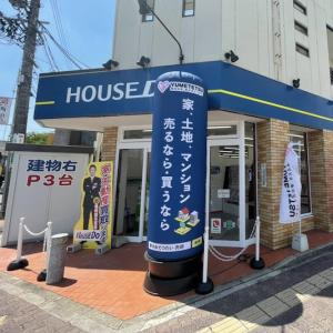 清潔な店内で、スタッフが笑顔でお出迎え致します。ドリンクサービスもございますので、ゆったりとくつろぎながら、お住いさがしをして頂けます。スタッフ一同、皆様のご来店を心よりお待ちしております。